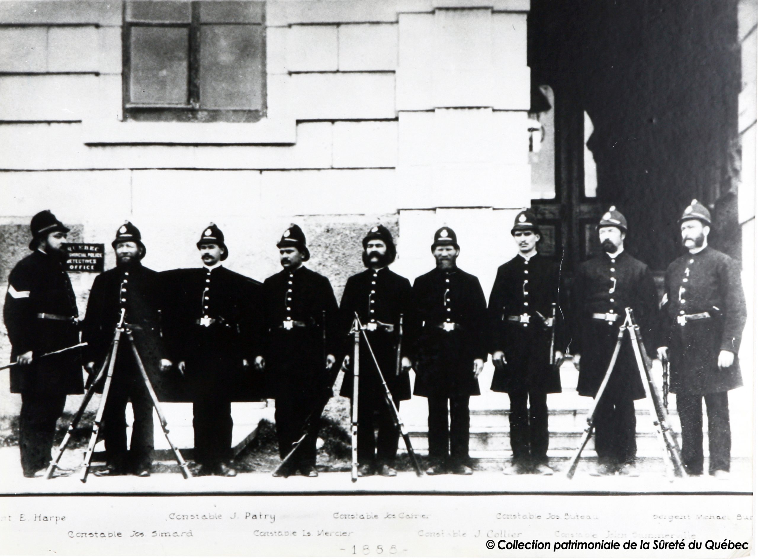 Source: Québec, Police provinciale, 1888 (Collection patrimoniale de la Sûreté du Québec). Photographie. Québec, Sûreté du Québec, 1888.